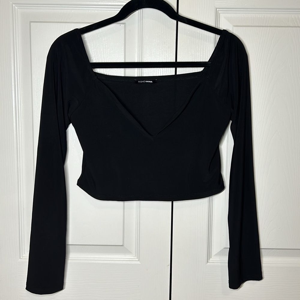 Fashion Nova women’s Long Sleeve Crop Top. Size Large.